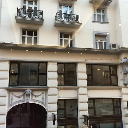 Synagogue Gozsdu Private דירה